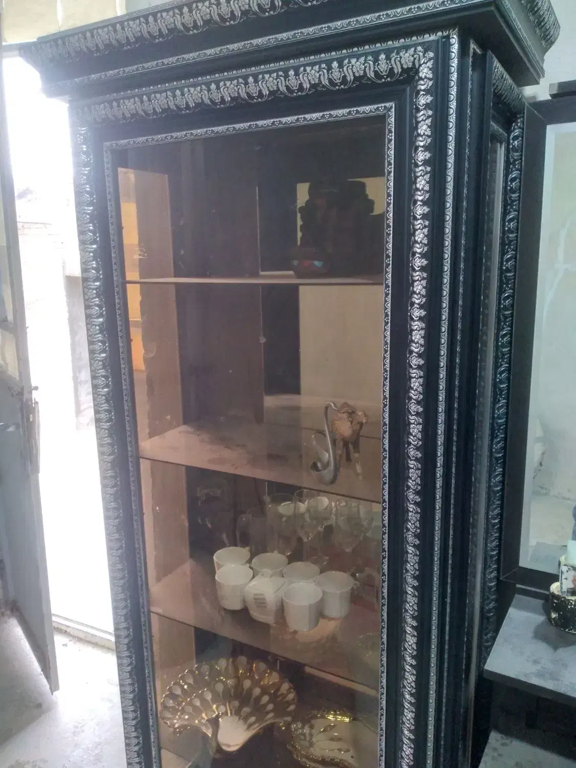 یک عددتخت خواب چوبی باتشک خوش خواب وبوفه سلطنتی|تخت و سرویس خواب|شیراز, بید زرد|دیوار