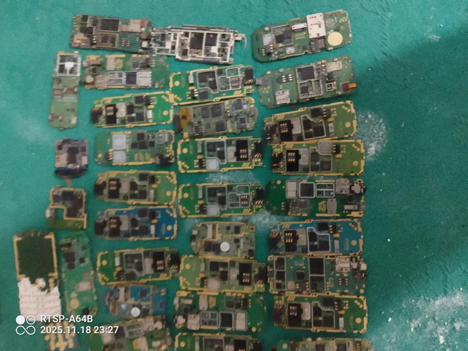 قطعات کامپیوتر ضایعات رم وسی پی یو جهت استخراج|قطعات و لوازم جانبی رایانه|بوشهر, |دیوار