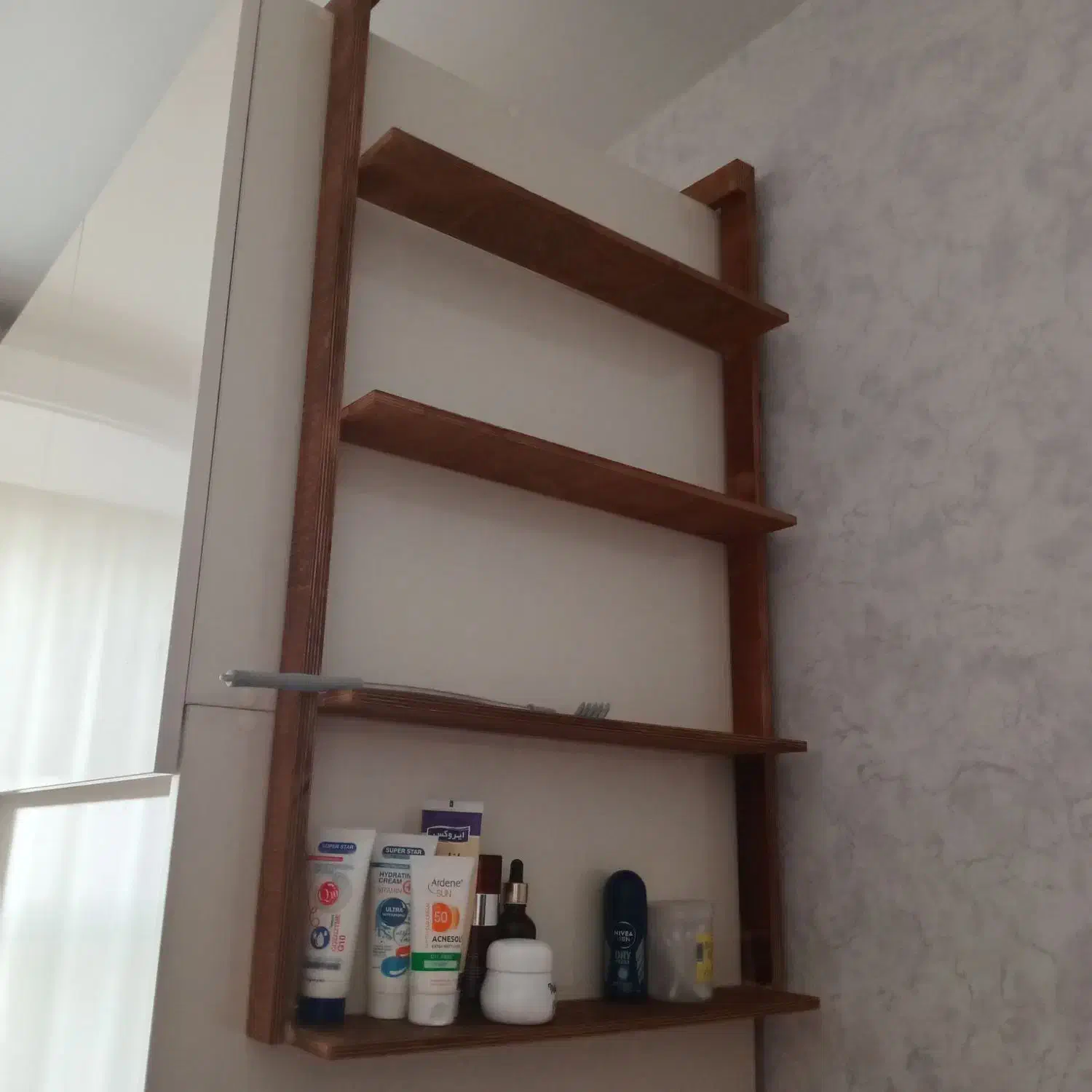 شلف چوبی رو یخچال یا کمد|کتابخانه، شلف، قفسه‌های دیواری|تهران, افسریه شمالی|دیوار