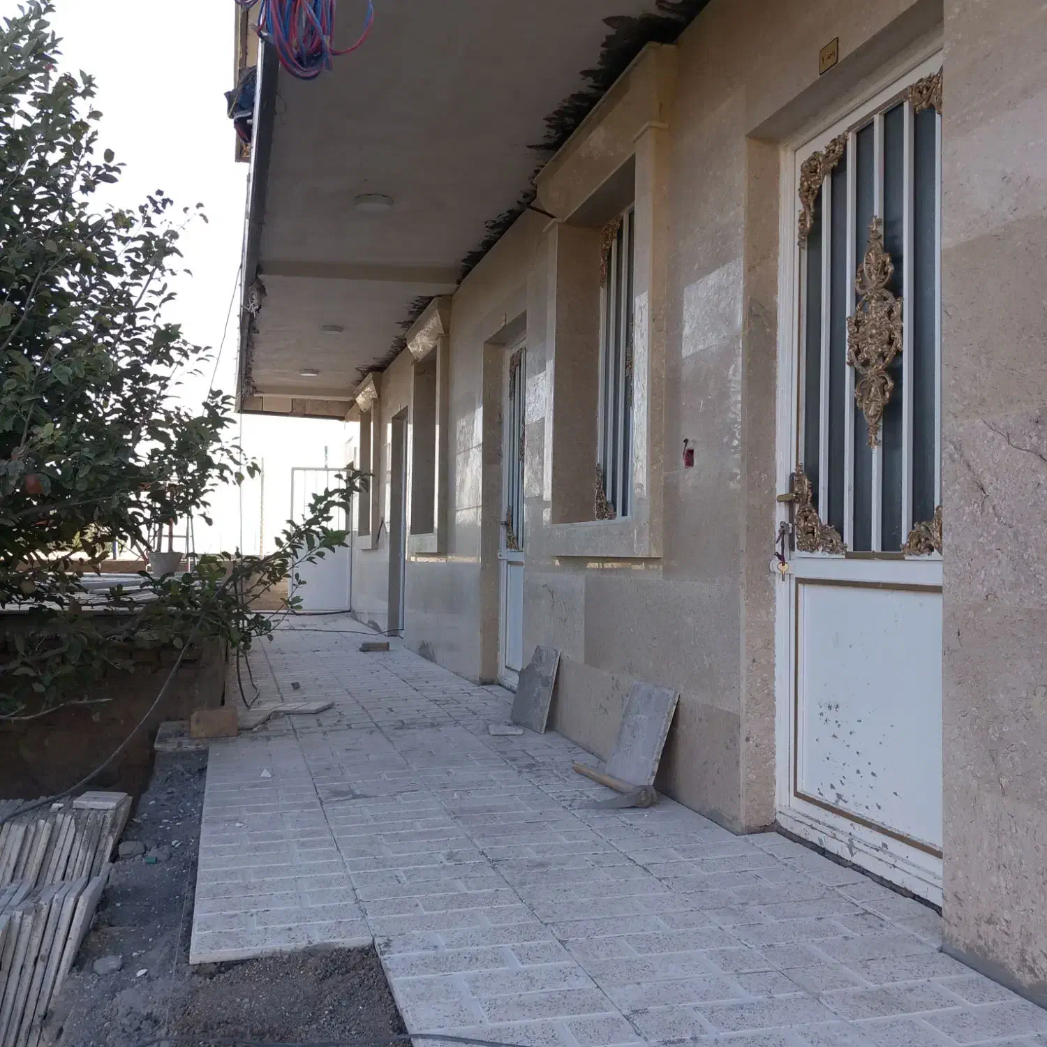 اجرای سنگ نما آرماتوربندی کاشی سرامیک مزایک بنایی|خدمات پیشه و مهارت|میانه, |دیوار