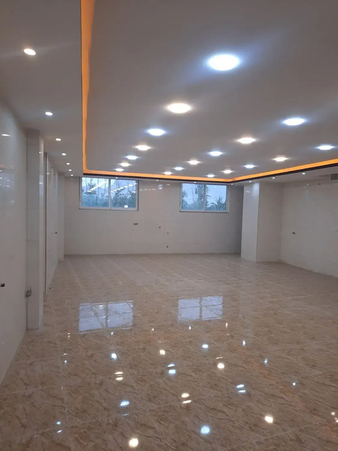 فروش ۳ طبقه ، تجاری مسکونی|فروش مغازه و غرفه|خمینی‌شهر, |دیوار