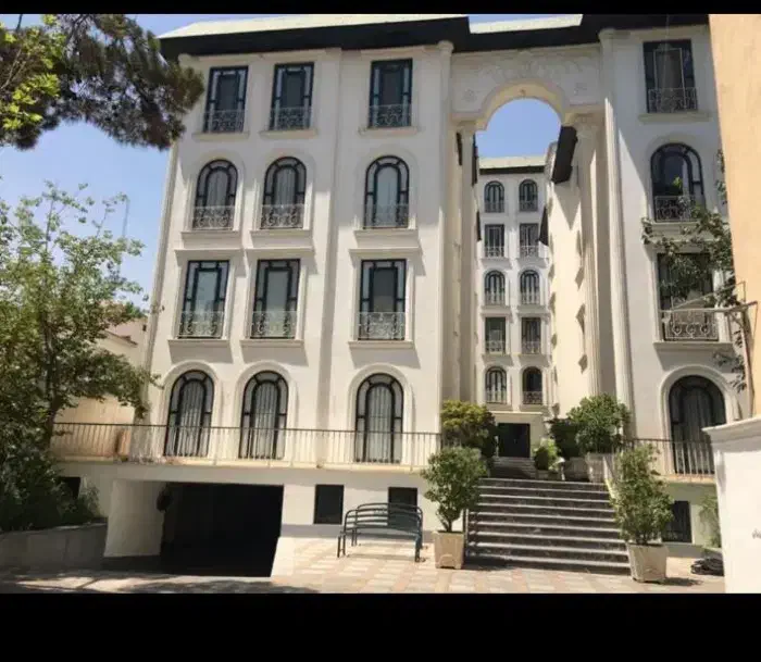 قلهک - ۱۳۵ متر -۳ خواب - رهن کامل و قابل تبدیل