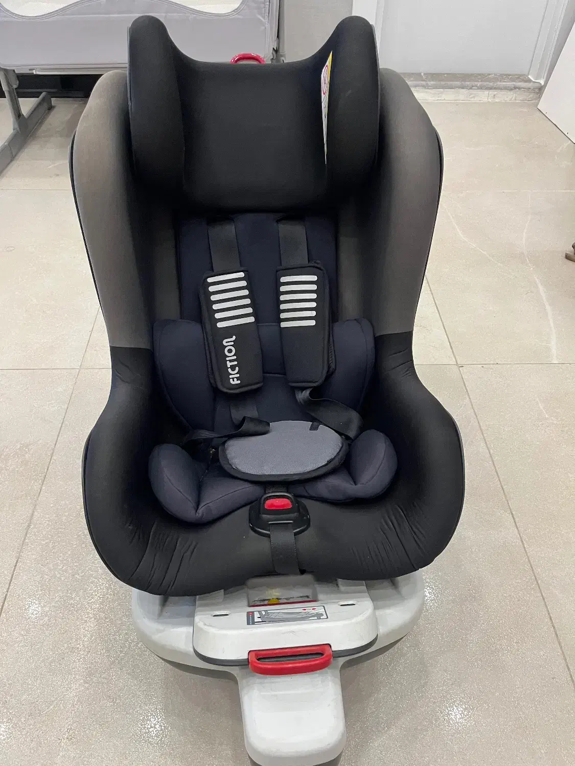 صندلی ماشین استفاده نشده برند فیکشن|تخت و صندلی بچه|رشت, دیلمان|دیوار