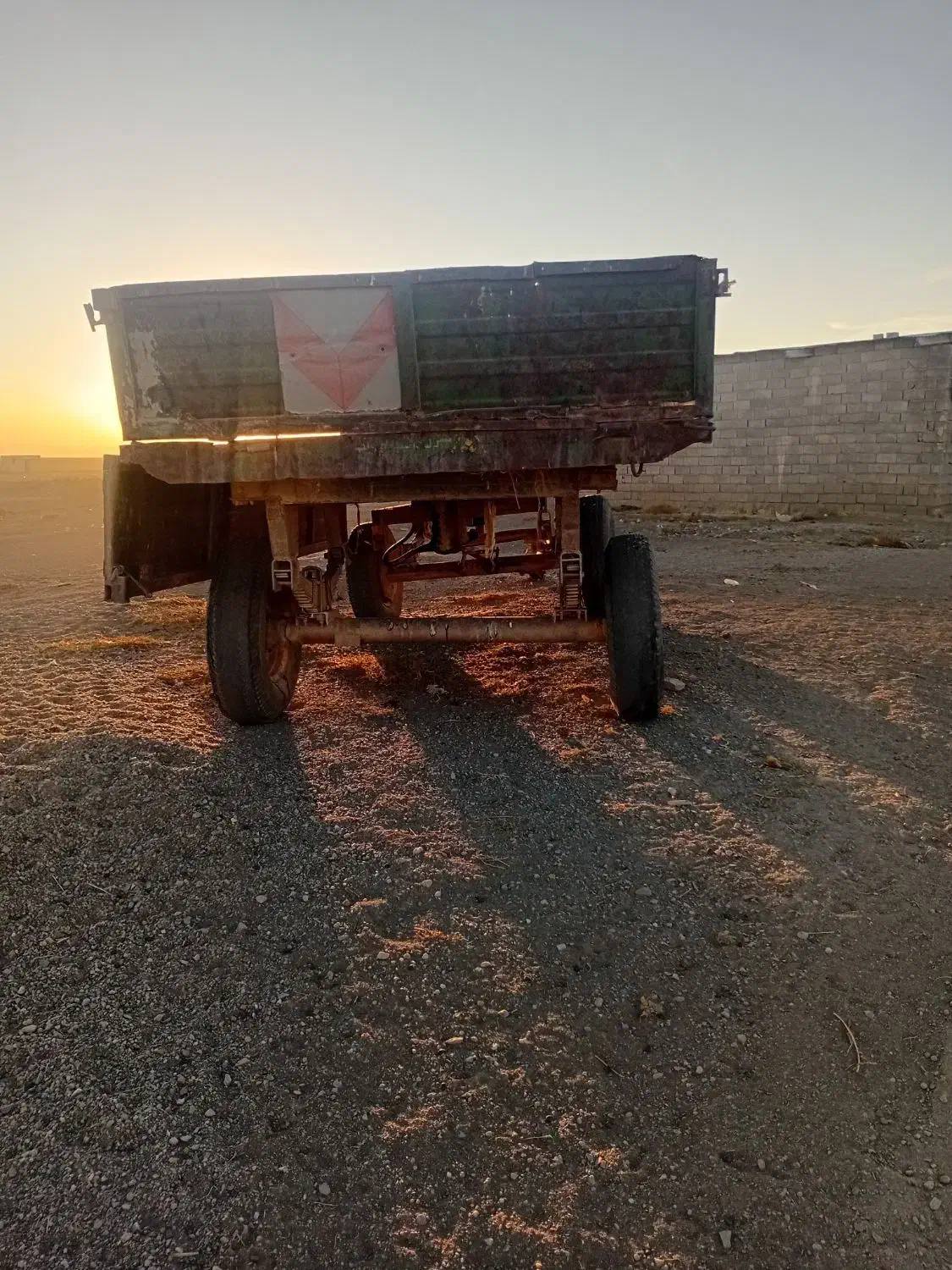 تریلی‌4چرخ‌.دوجک|ماشین‌آلات صنعتی|فامنین, |دیوار