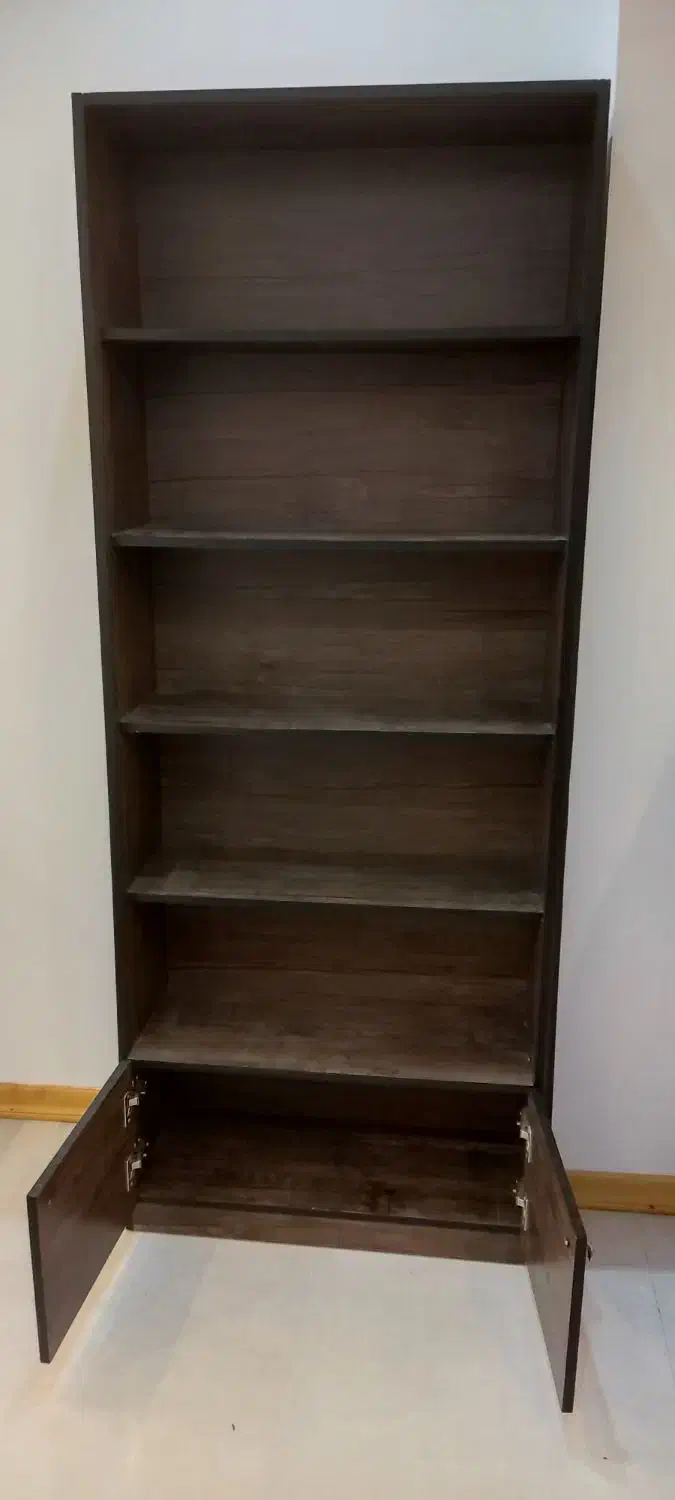 کمد کتابخانه سالم و در حد نو با قیمت مناسب|کتابخانه، شلف، قفسه‌های دیواری|قم, شهرک قدس|دیوار