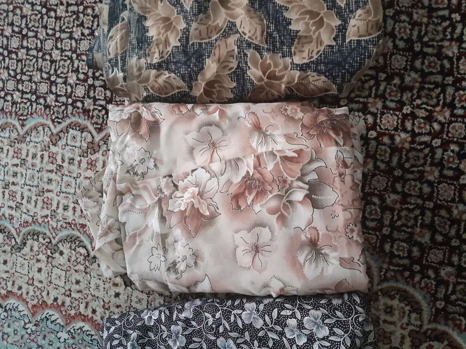 چادر رنگی|لباس|مشهد, موعود|دیوار