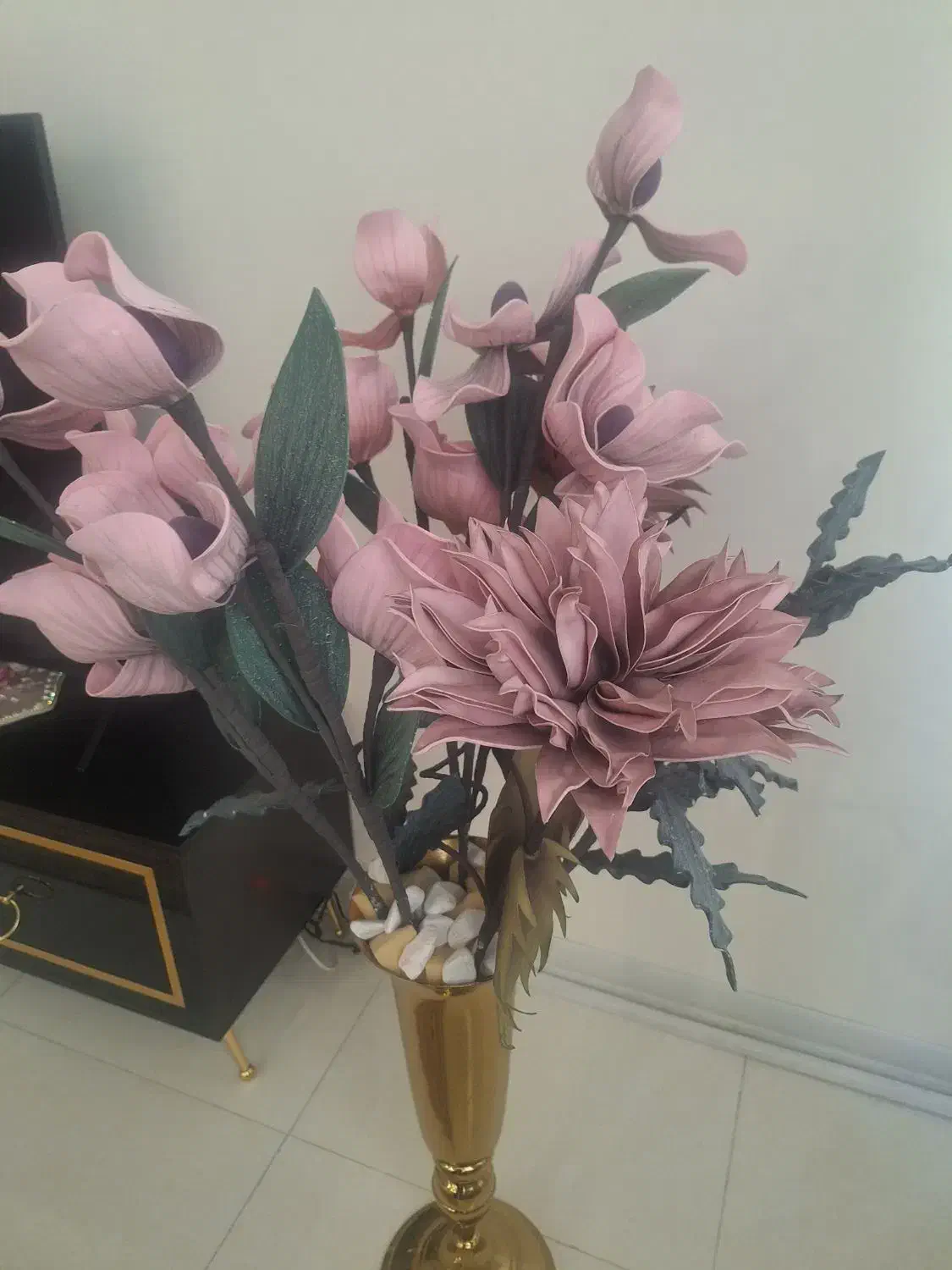 گلدان طلایی استیل همراه گل|صنایع دستی و سایر لوازم تزئینی|تهران, زرکش|دیوار