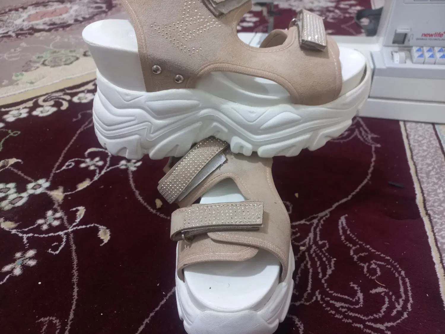 کفش سایز ۴۰ نو قیمت ۷۵۰ ودوعدد لباس|کیف، کفش، کمربند|امیدیه, |دیوار