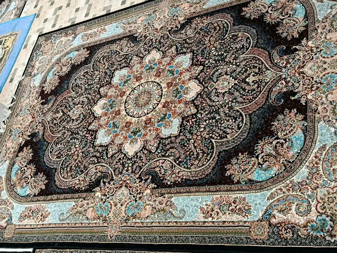 فروش فوری یه عددفرش ۹متری با یه دست مبل|فرش|نورآباد, |دیوار