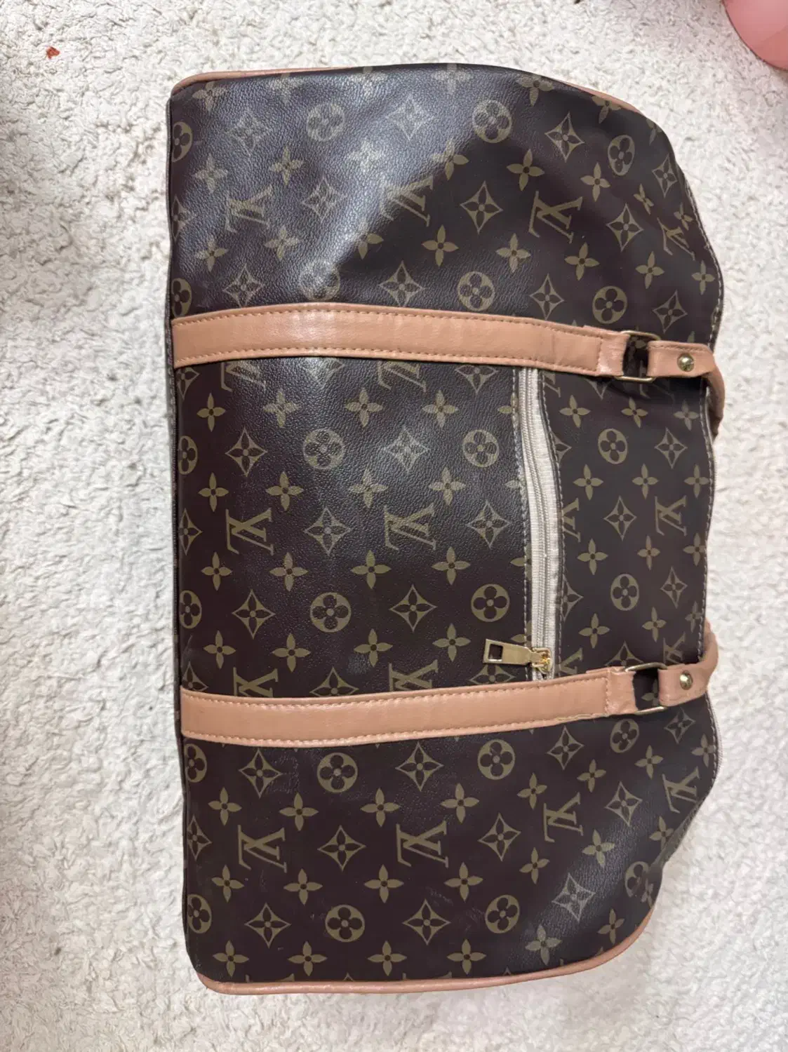 تعدادی کیف و کوله|کیف، کفش، کمربند|شاهین‌شهر, خبرنگار|دیوار