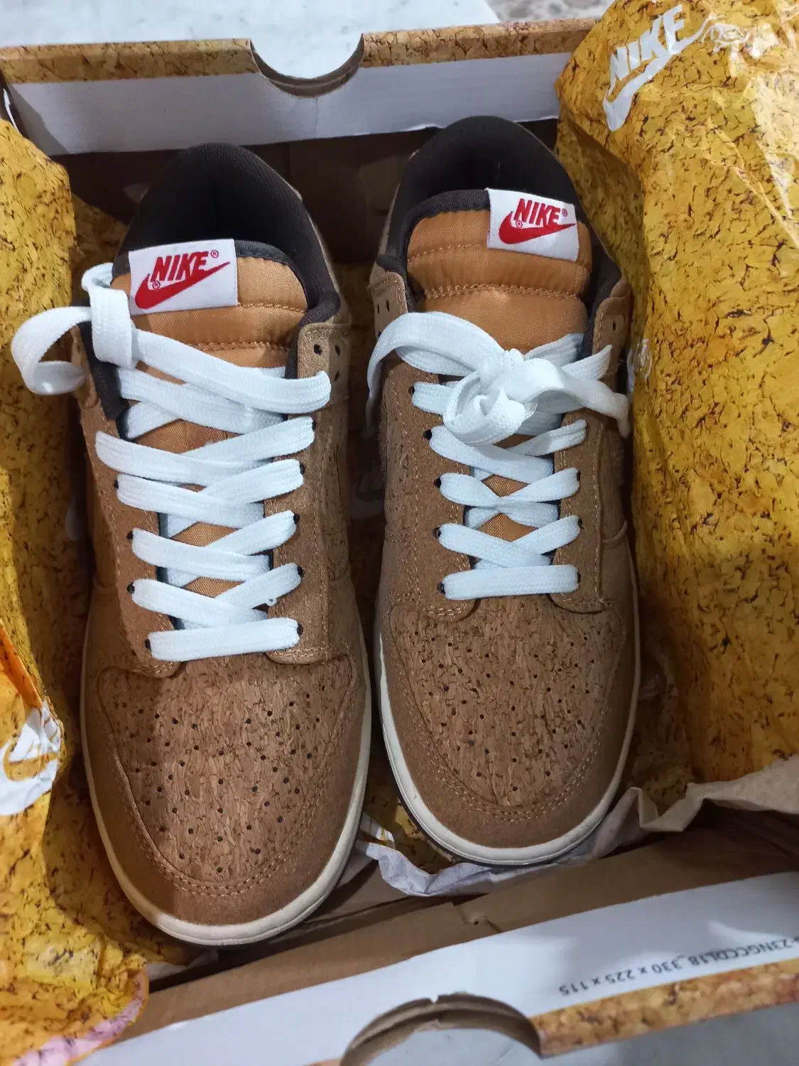 کفش نایک|کیف، کفش، کمربند|تهران, دبستان|دیوار