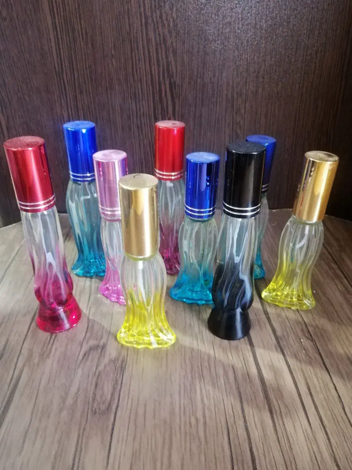 ظروف جای عطر در طرح ورنگ مختلف|آرایشی، بهداشتی، درمانی|شیراز, شهرک والفجر|دیوار