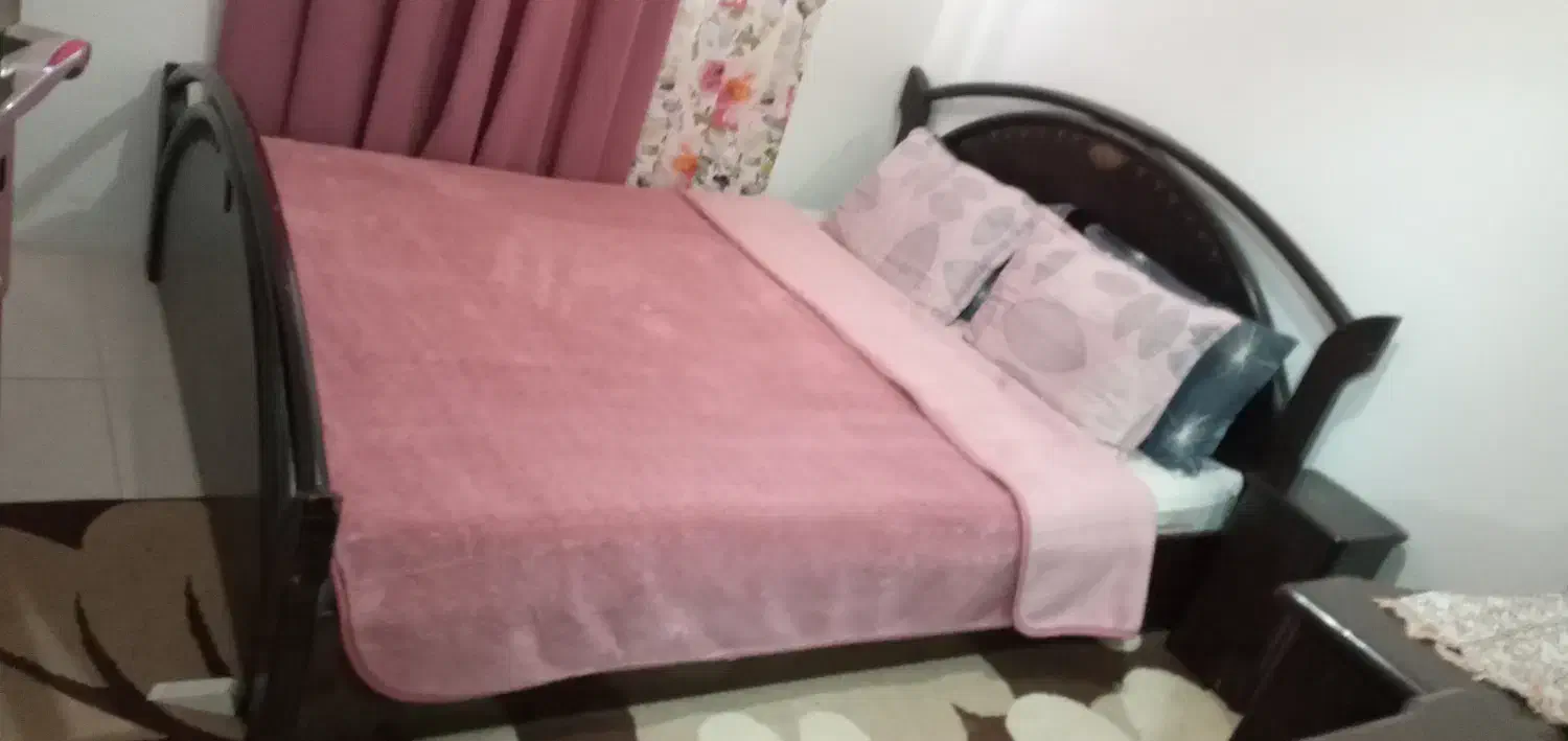 تخت ،دوعدد پاتختی ومیز آرایش|تخت و سرویس خواب|بهشهر, |دیوار