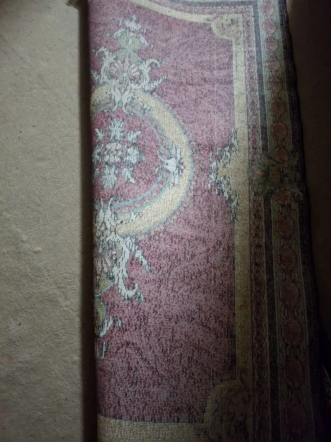 قالیچه یک در یک ونیم|فرش|نیشابور, بلوار گلها|دیوار