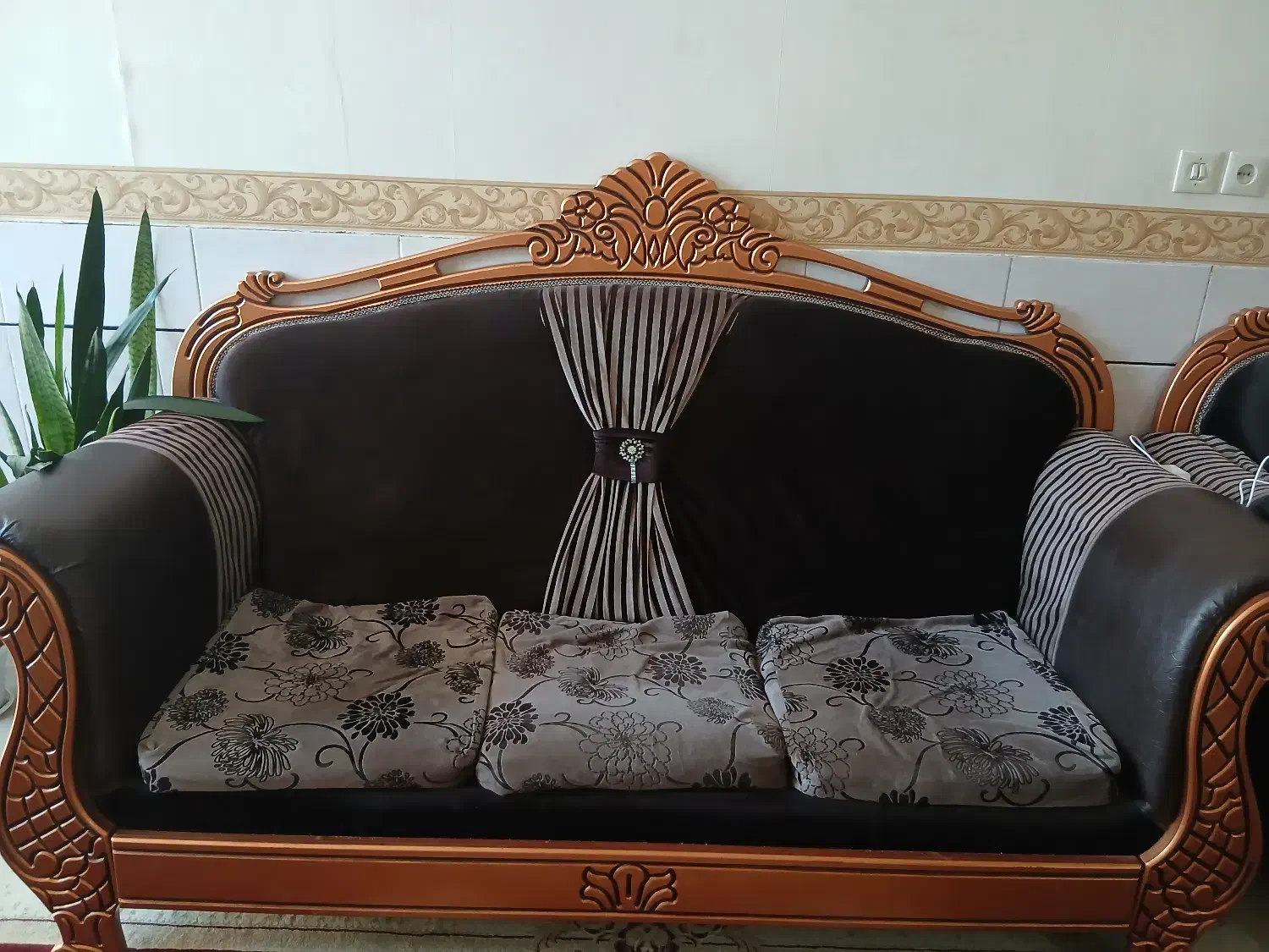 مبل هفت نفره همراه جلومبلی وعسلی|مبلمان خانگی و میز عسلی|لنجان, |دیوار