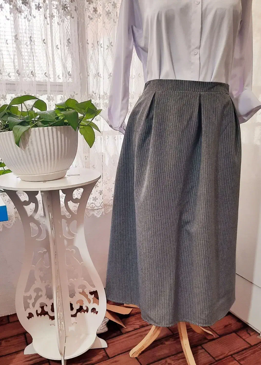 جلیقه دامن دیپلمات|لباس|نیشابور, مدرس|دیوار