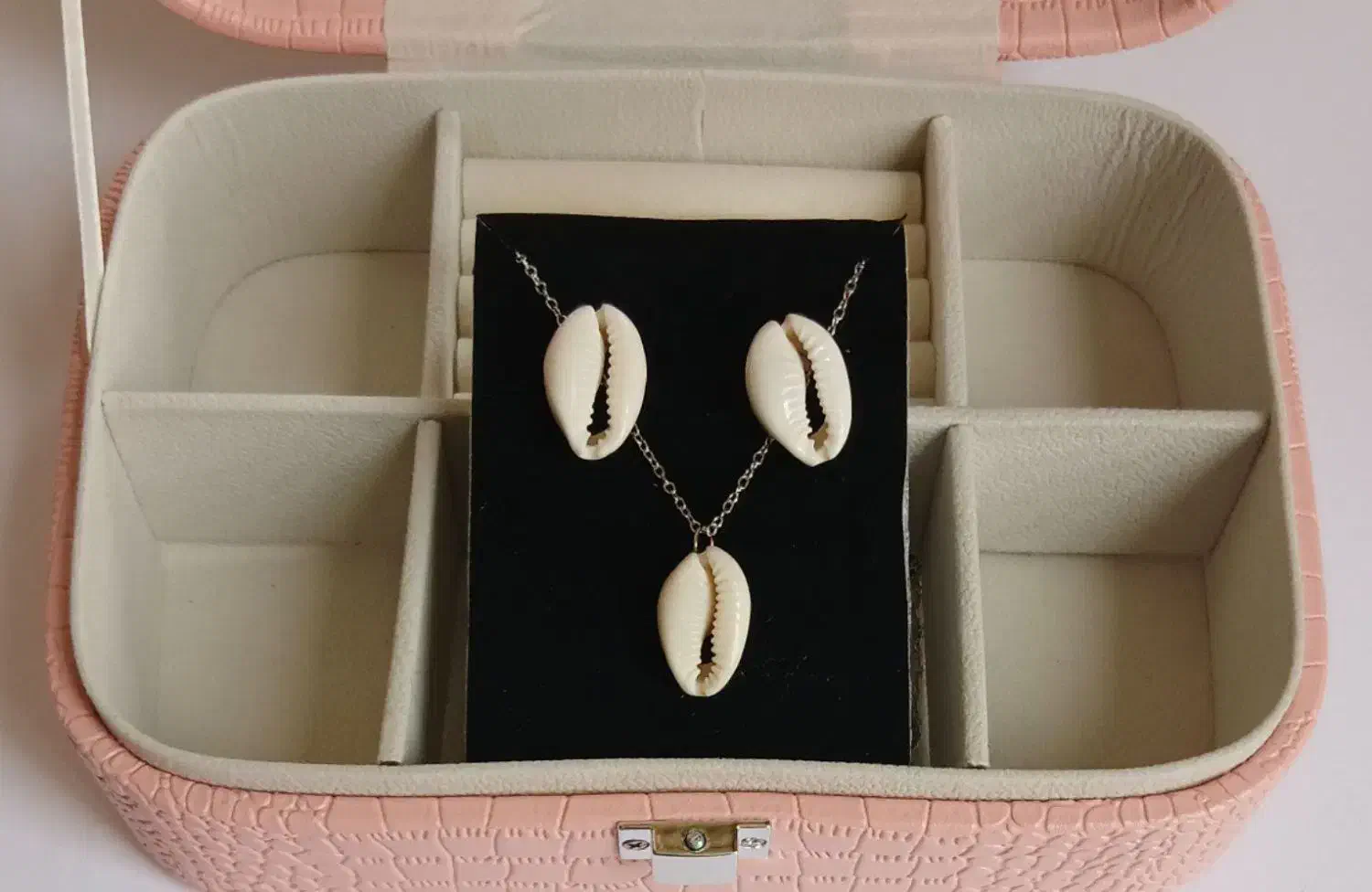 اکسسوری|زیورآلات و اکسسوری|لردگان, |دیوار