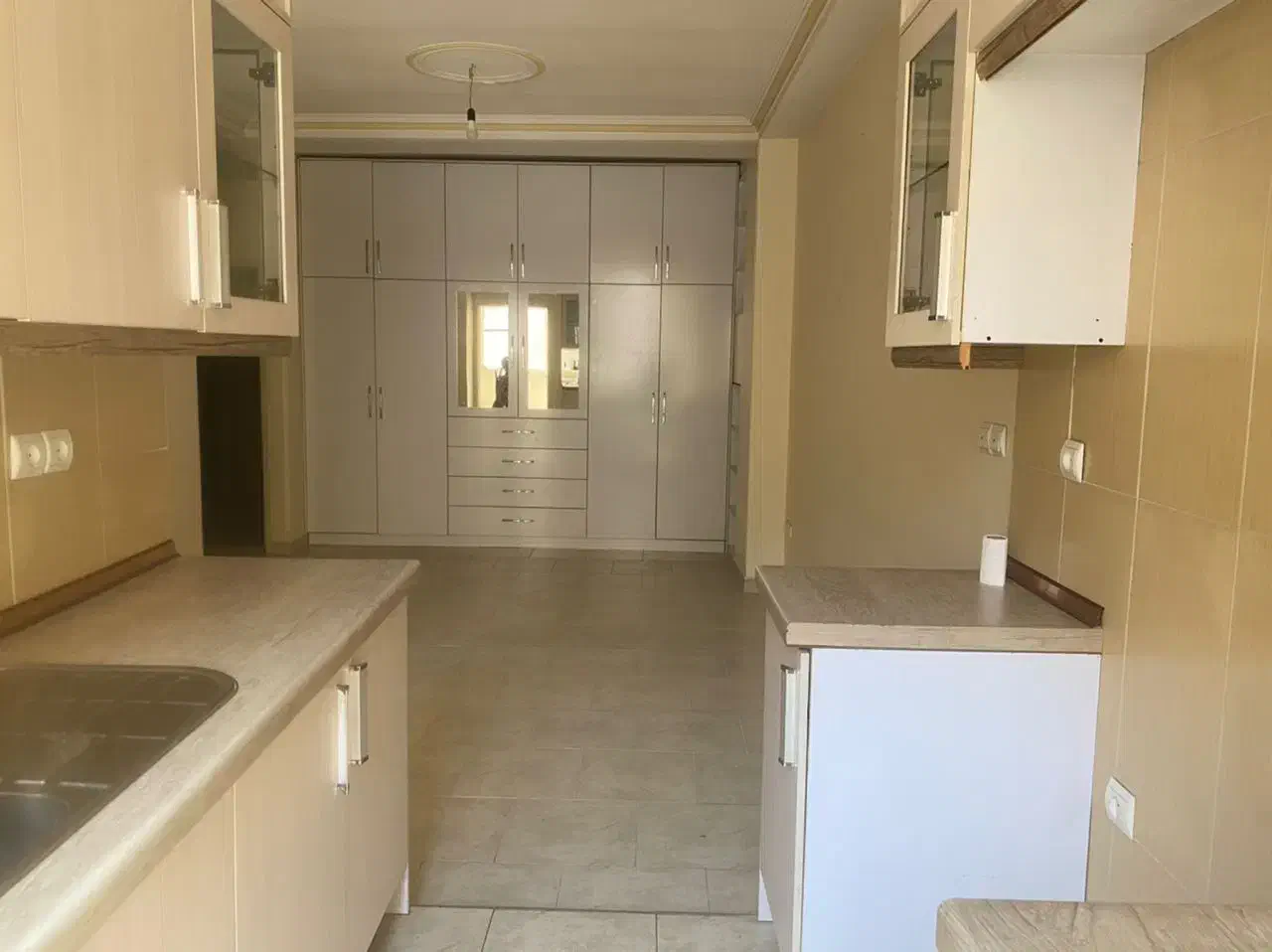 آپارتمان ۴۳ متر/پارکینگ / آسانسور//پرواز