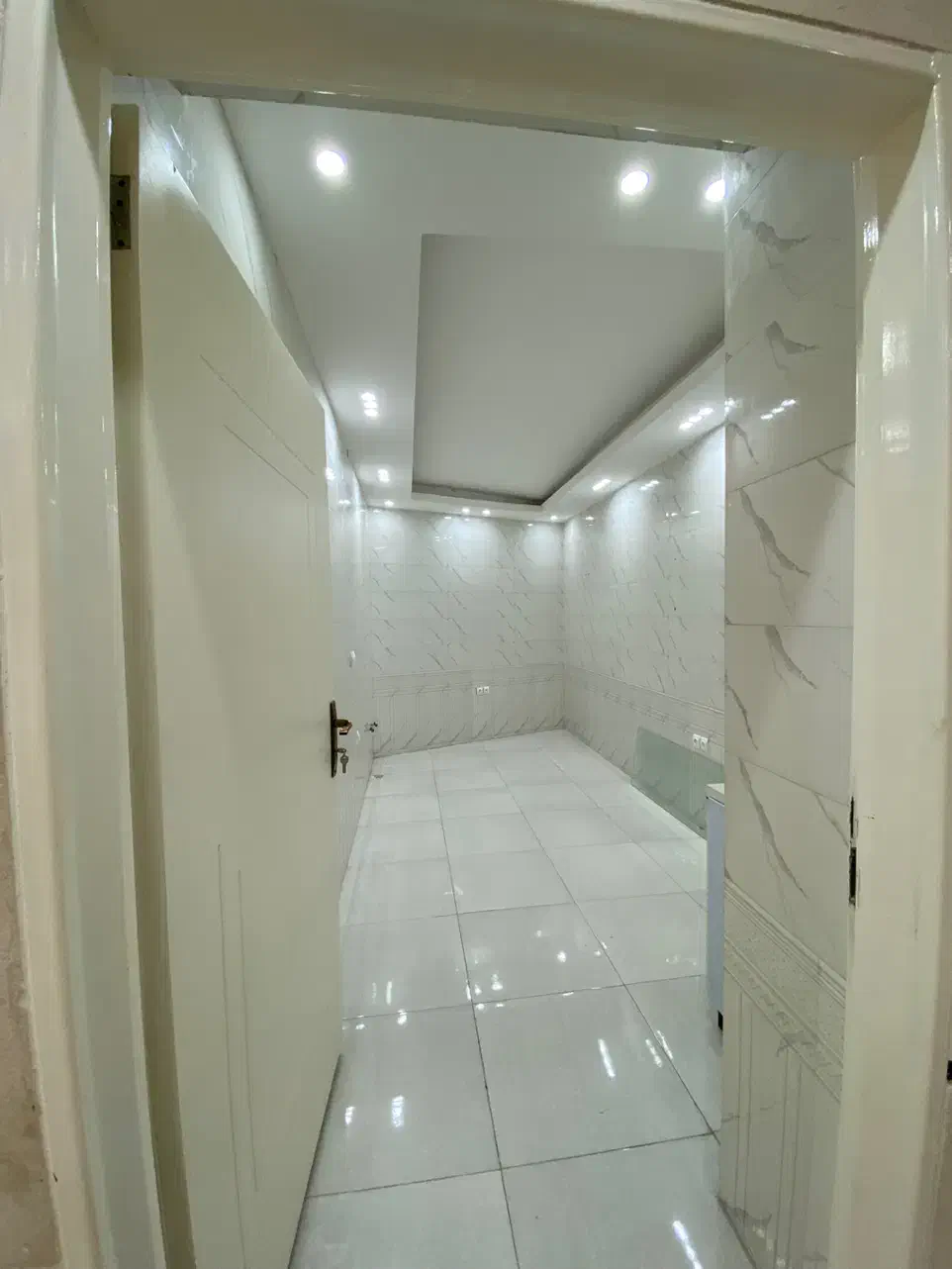 رهن و اجاره آپارتمان تجاری ۱۰۰ متری بر خیابان اصلی|اجارهٔ مغازه و غرفه|جهرم, |دیوار