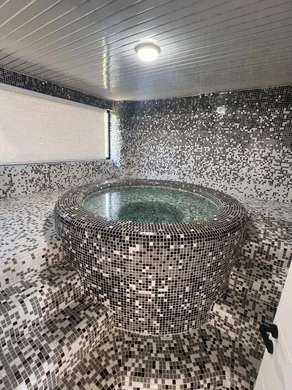 اجاره ویلا استخردار جنگلی مدرن ایزدشهر|اجارهٔ کوتاهمدت ویلا و باغ|ایزدشهر, |دیوار