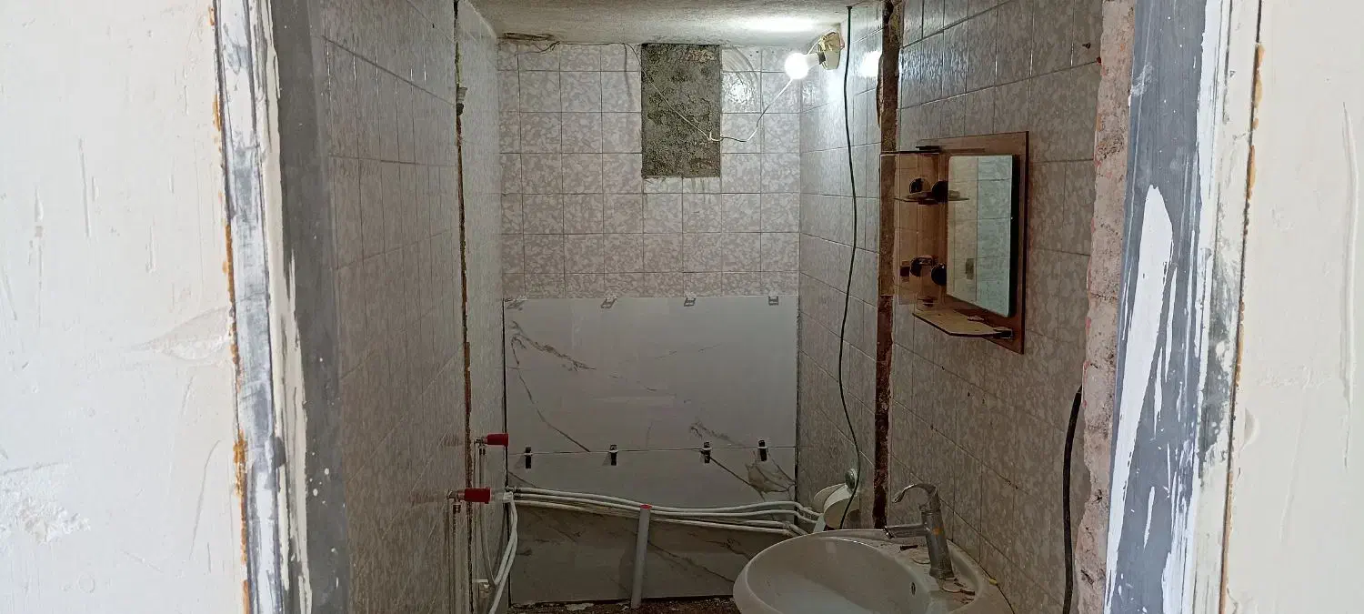 کاشیکاری چسبی بین کابینتی بازسازی|خدمات پیشه و مهارت|شاهرود, |دیوار