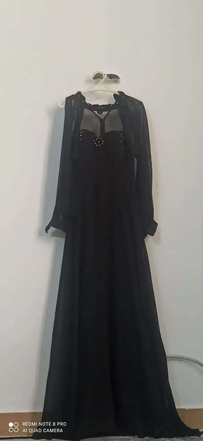 مجلسی در حد نو|لباس|رباط‌کریم, رباط‌کریم|دیوار