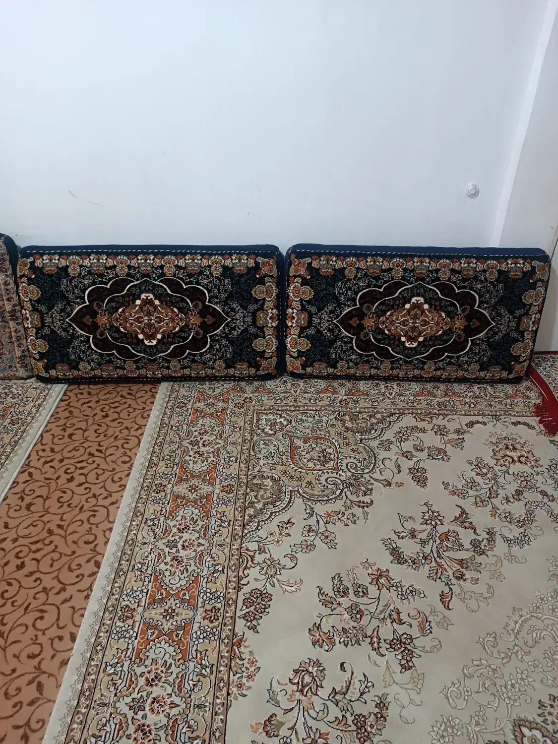 پشتی در حد نو|پشتی|رباط‌کریم, شترخوار|دیوار