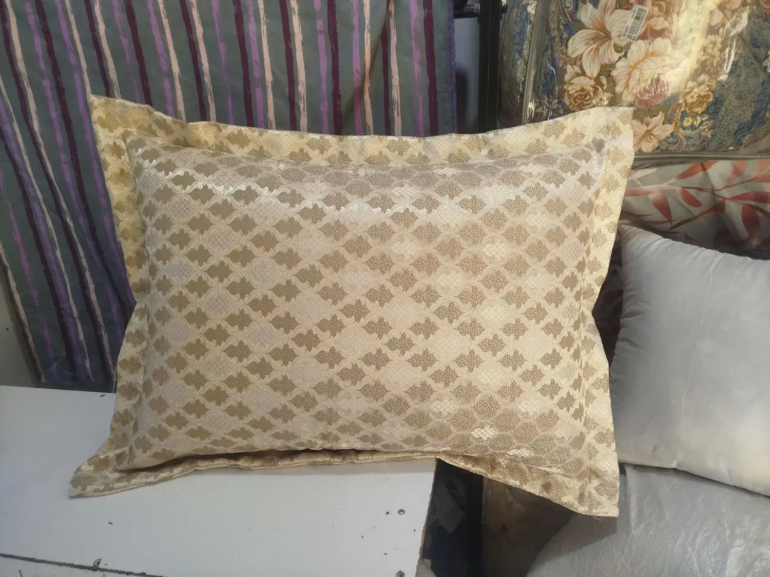 تشک و بالش|رختخواب، بالش، پتو|قم, چهل درخت‎|دیوار