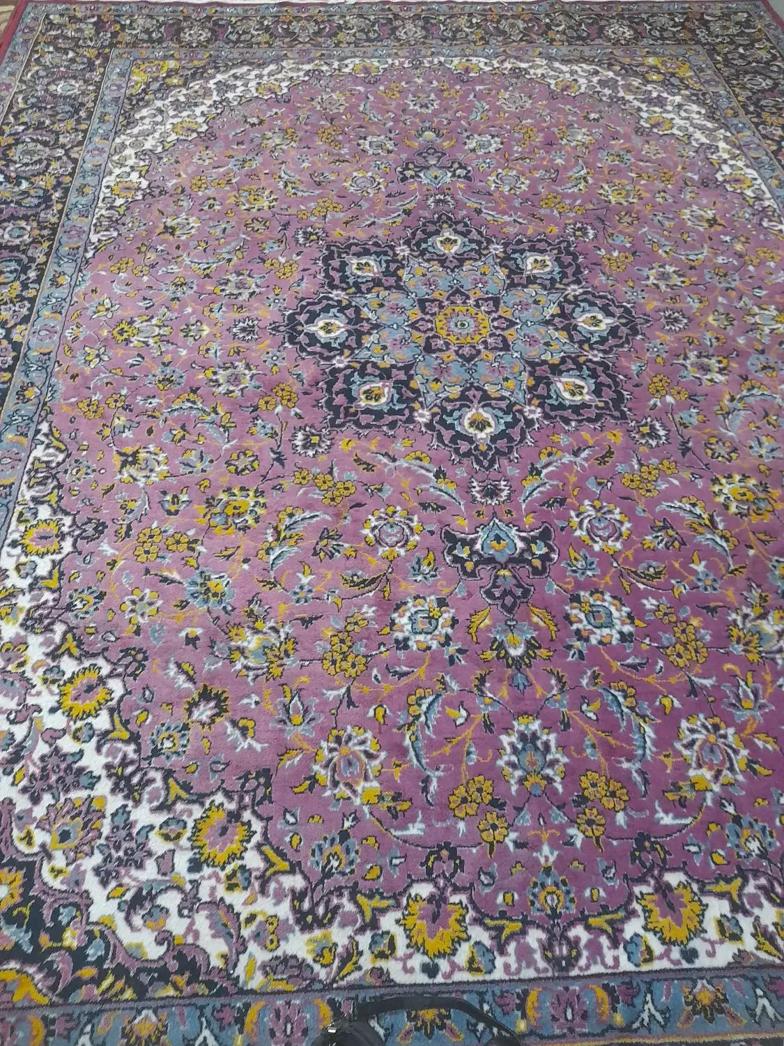 فرش ۱۲ متری زمینه لاکی|فرش|یزد, |دیوار