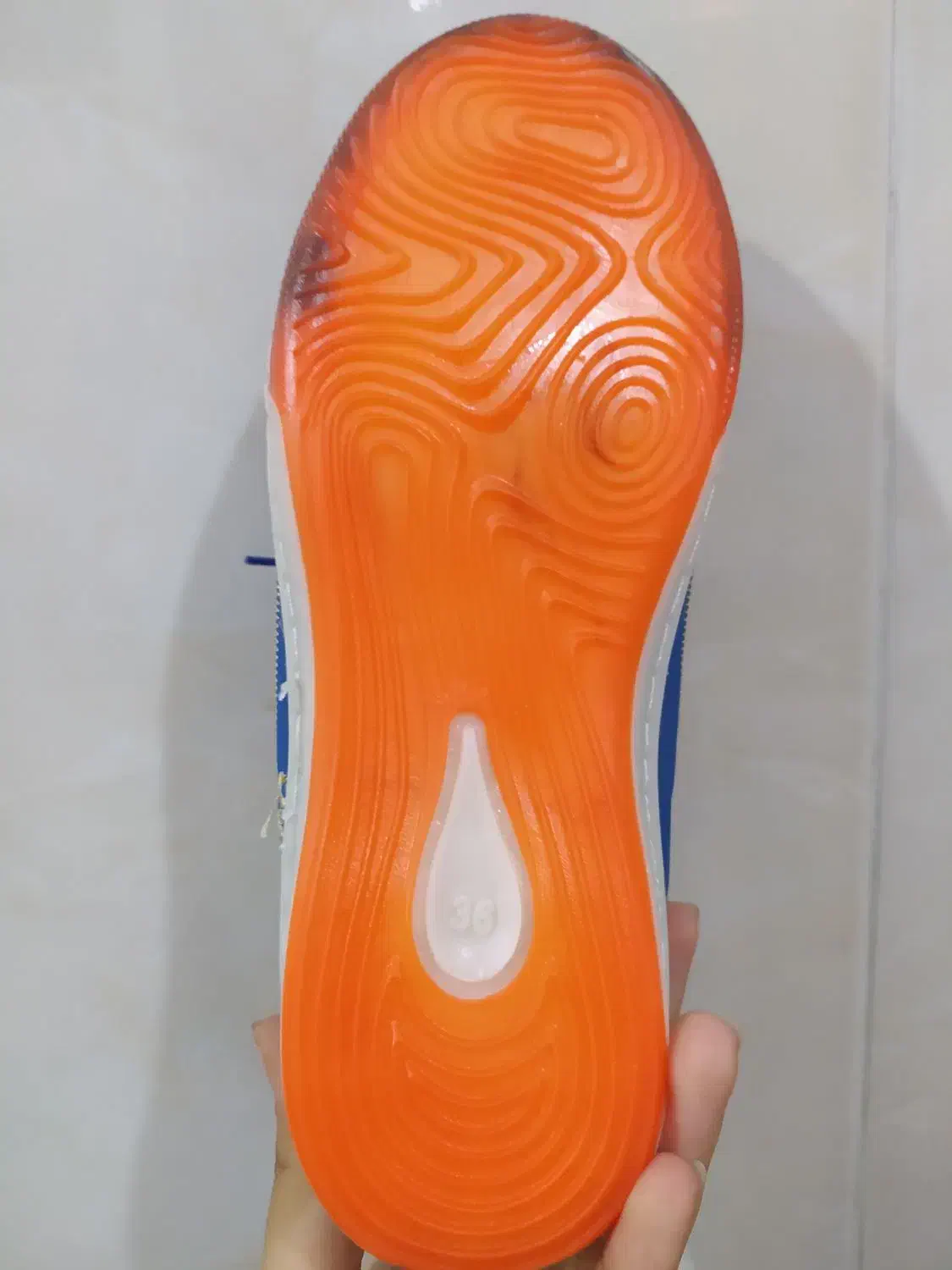 کفش نونونو|تجهیزات ورزشی|قم, قلعه کامکار|دیوار