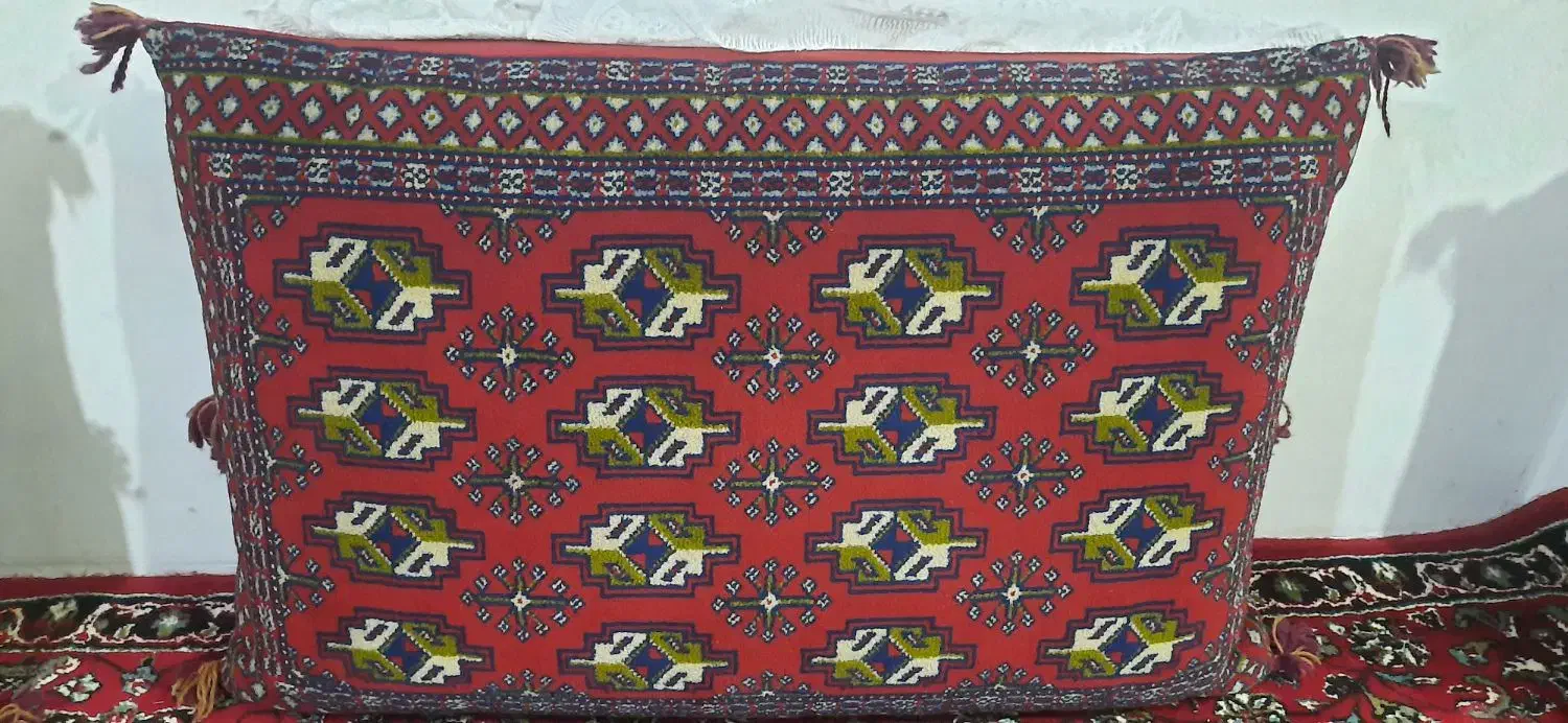 شش عدد پشتی قدیمی محکم تازه و نو.|پشتی|رودسر, |دیوار