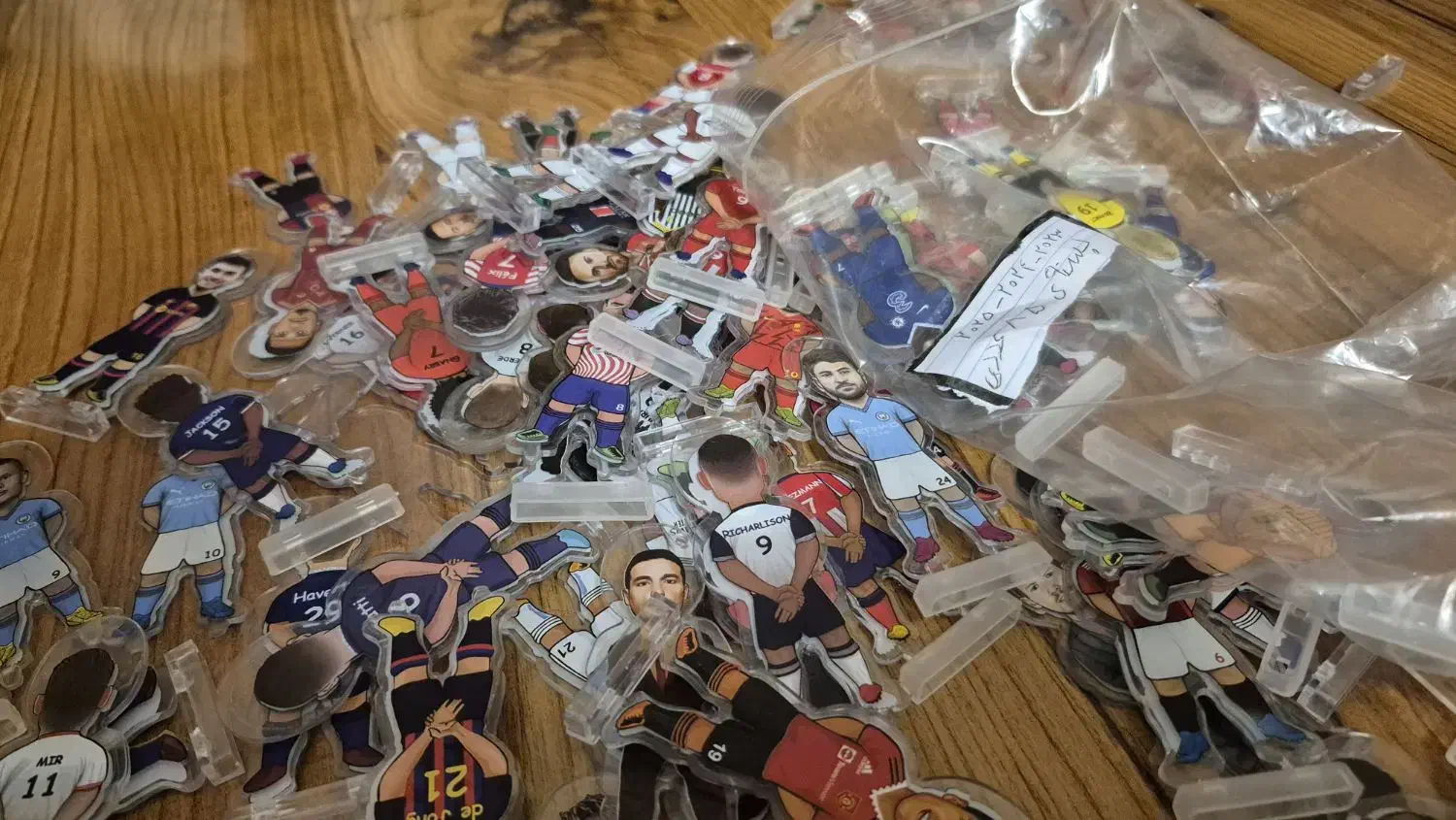 ۱۰۰ عدد کارت و ۸۵ عدد مینی فیگور کیمدی|کلکسیون و سرگرمی|تهران, دبستان|دیوار