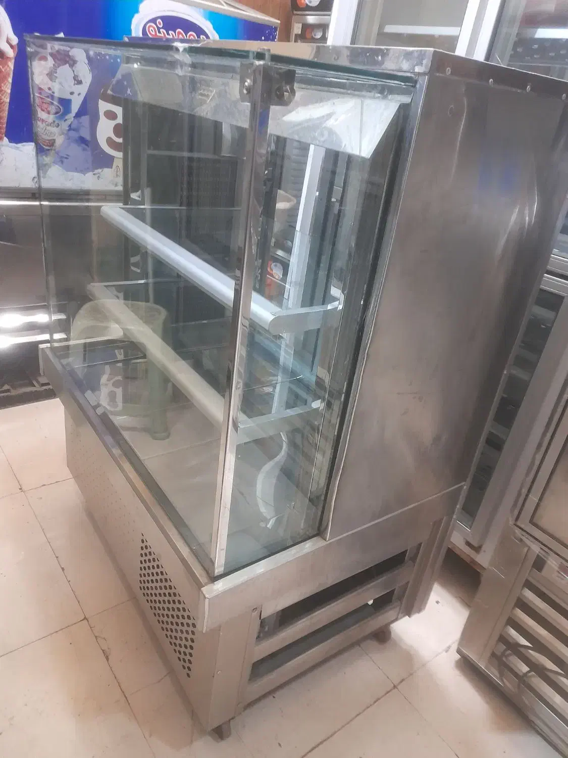 ویترین یخچال طول ۱متر عرض ۸۰ ارتفاع ۱.۳۰س|فروشگاه و مغازه|نسیم‌شهر, |دیوار