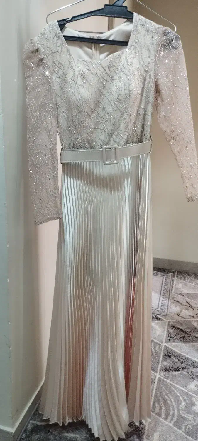 لباس مجلسی|لباس|اندیشه, اندیشه فاز ۱|دیوار