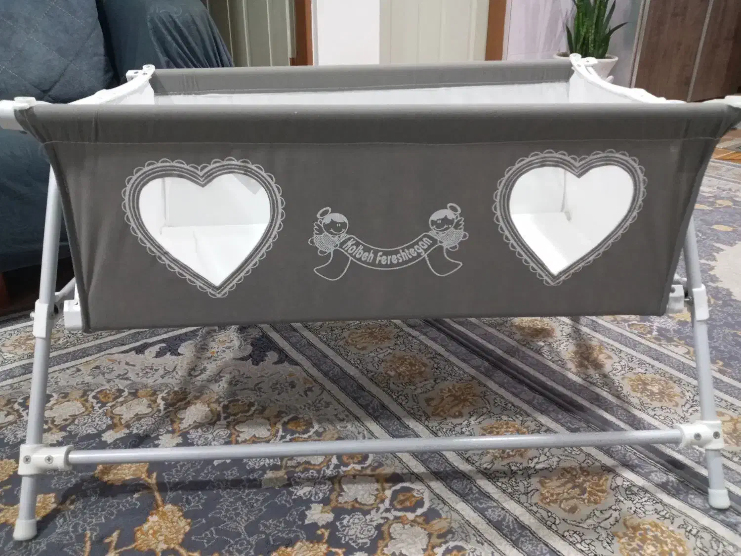 گهواره|تخت و صندلی بچه|طاهرگوراب, |دیوار