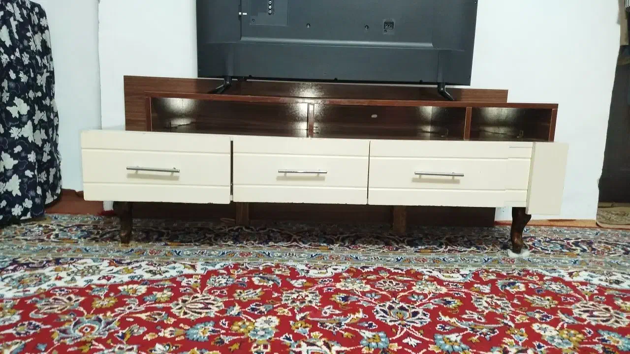 سلام.. میز تلویزیون شیک و تمیز. قیمت ۱۰۰۰۰۰۰۰|میز تلویزیون|تربتحیدریه, فردوسی جنوبی|دیوار