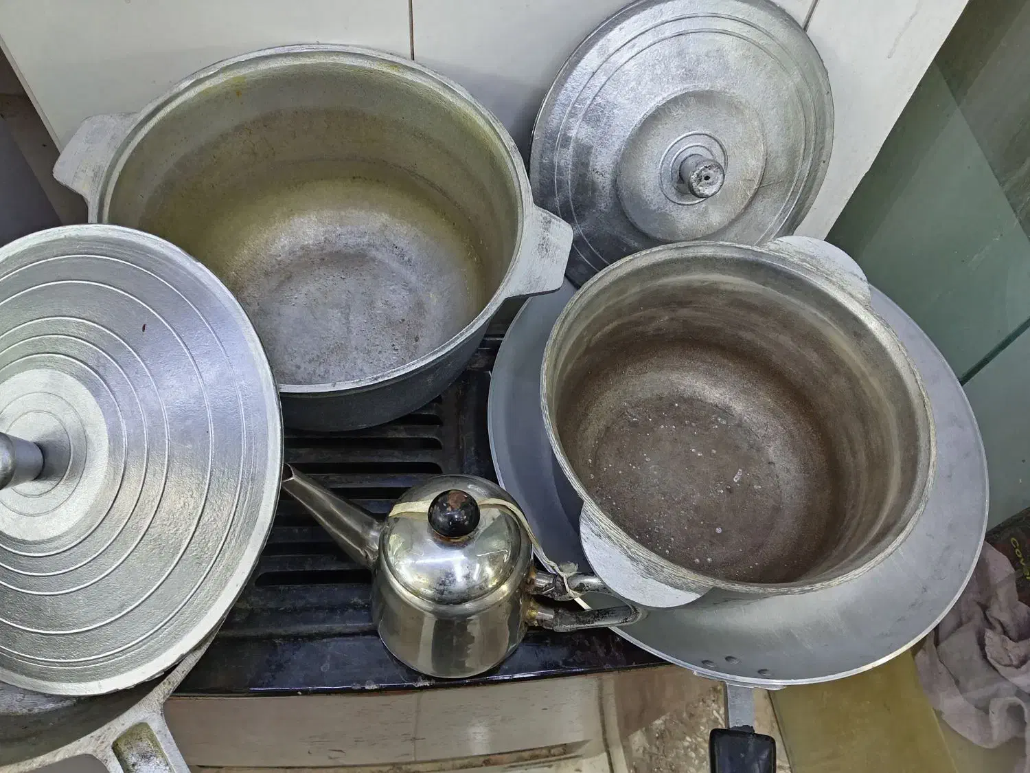 ظروف چدنی روسی|ظروف پخت‌وپز|سبزوار, نواب صفوی|دیوار