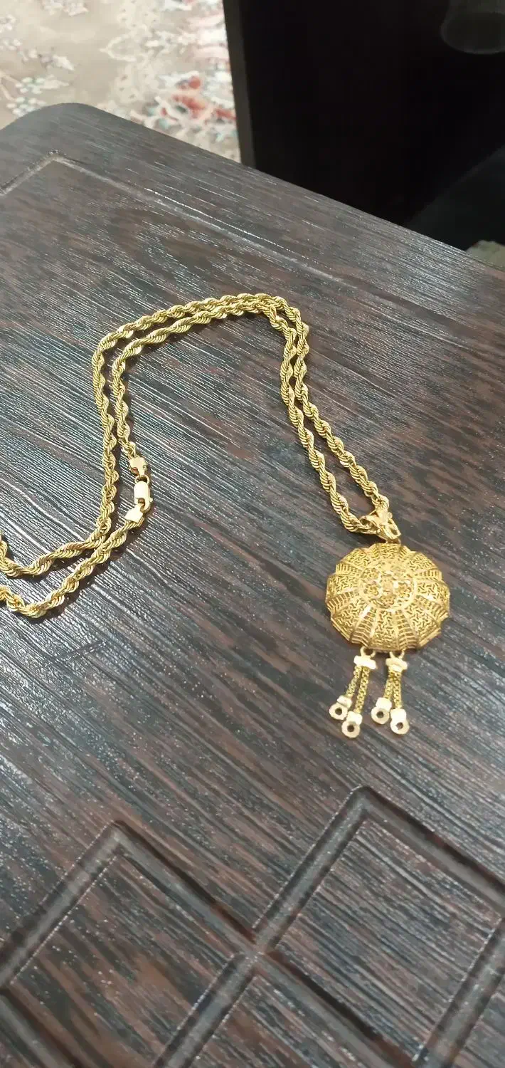 طلا ۱۰۰ بالای تابلو|جواهرات|دوگنبدان, |دیوار