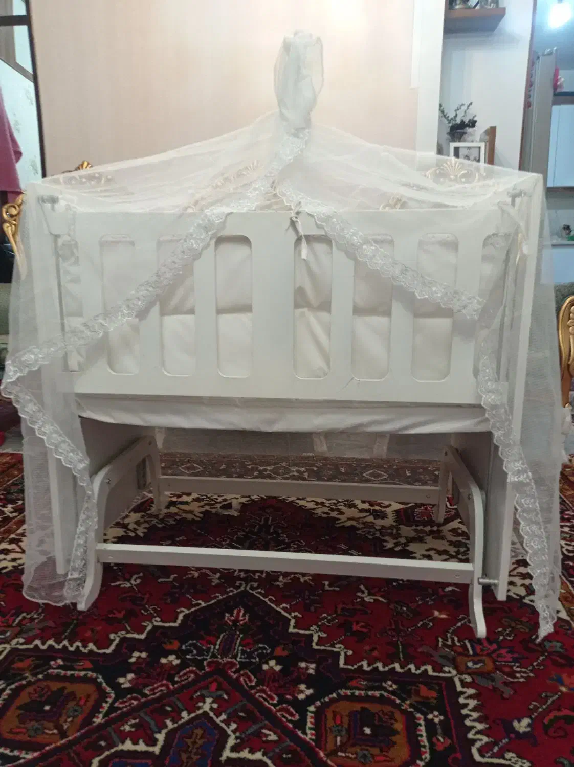 گهواره کنار مادر.|تخت و صندلی بچه|تبریز, |دیوار