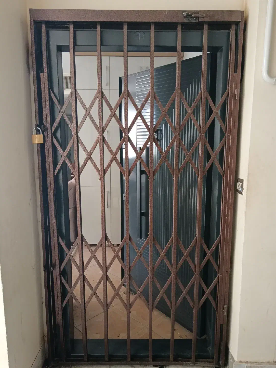 نصب انواع درب های داخلی|خدمات پیشه و مهارت|نیشابور, فردوس شمالی|دیوار