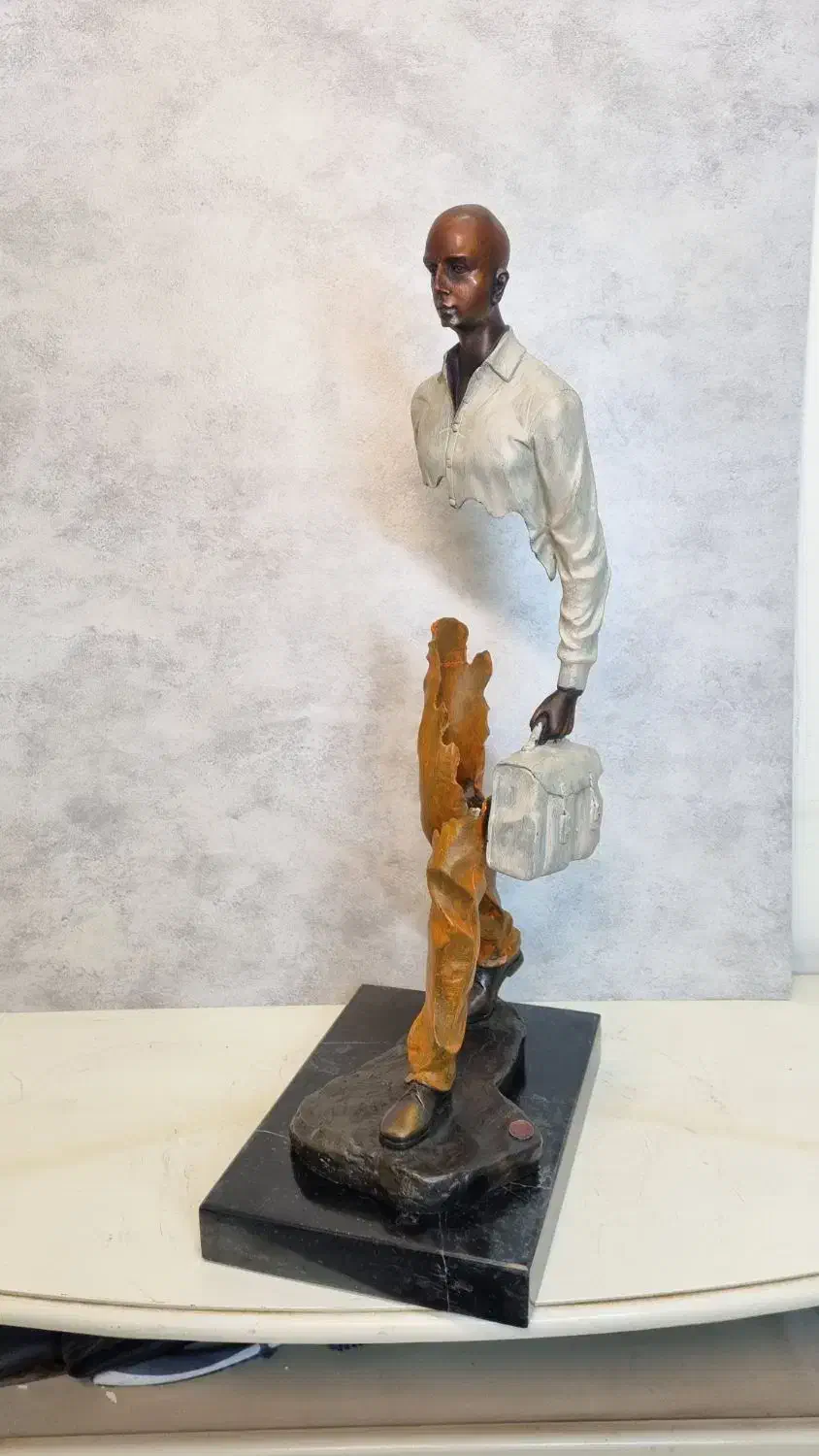 مجسمه برنزی کار ظریف|مجسمه، تندیس، ماکت|تهران, فردوسی|دیوار