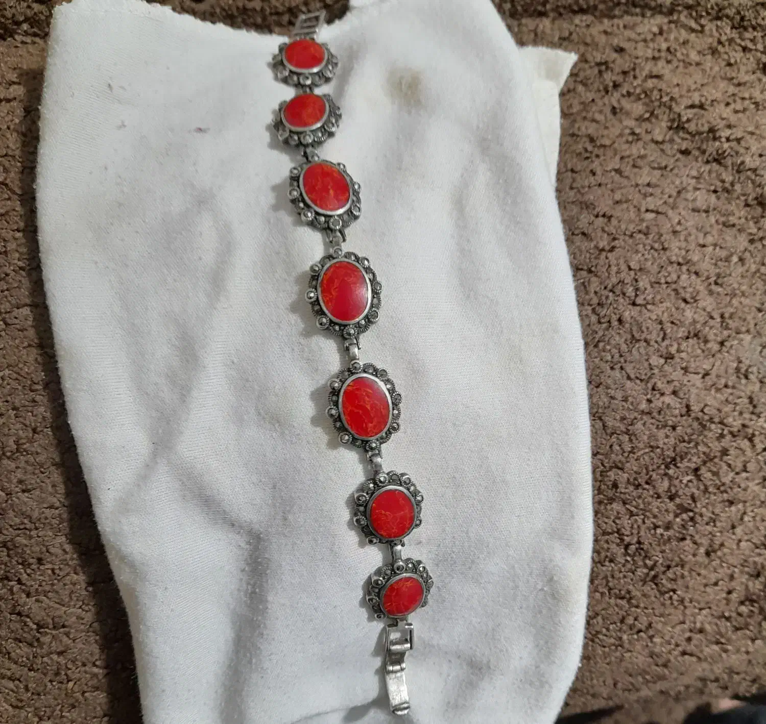 دستبندسیاه قلم نقره باسنگ مرجان|جواهرات|نیشابور, جمهوری|دیوار