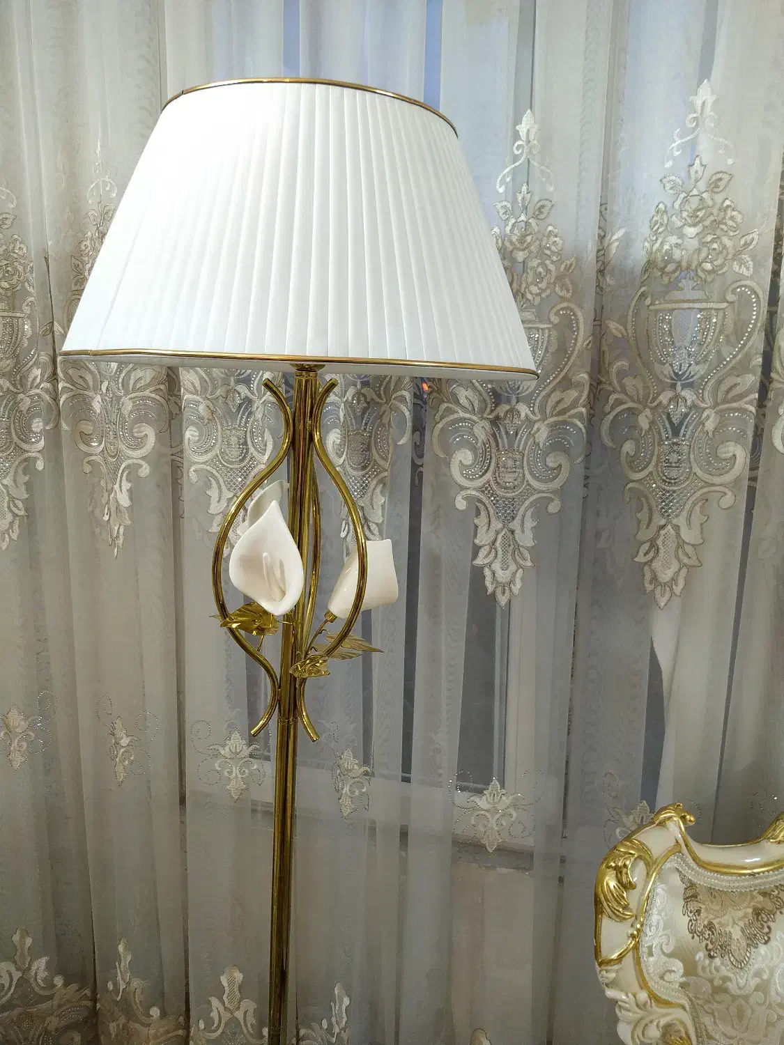 آباژور سفید طلایی|چراغ خواب و آباژور|قزوین, |دیوار