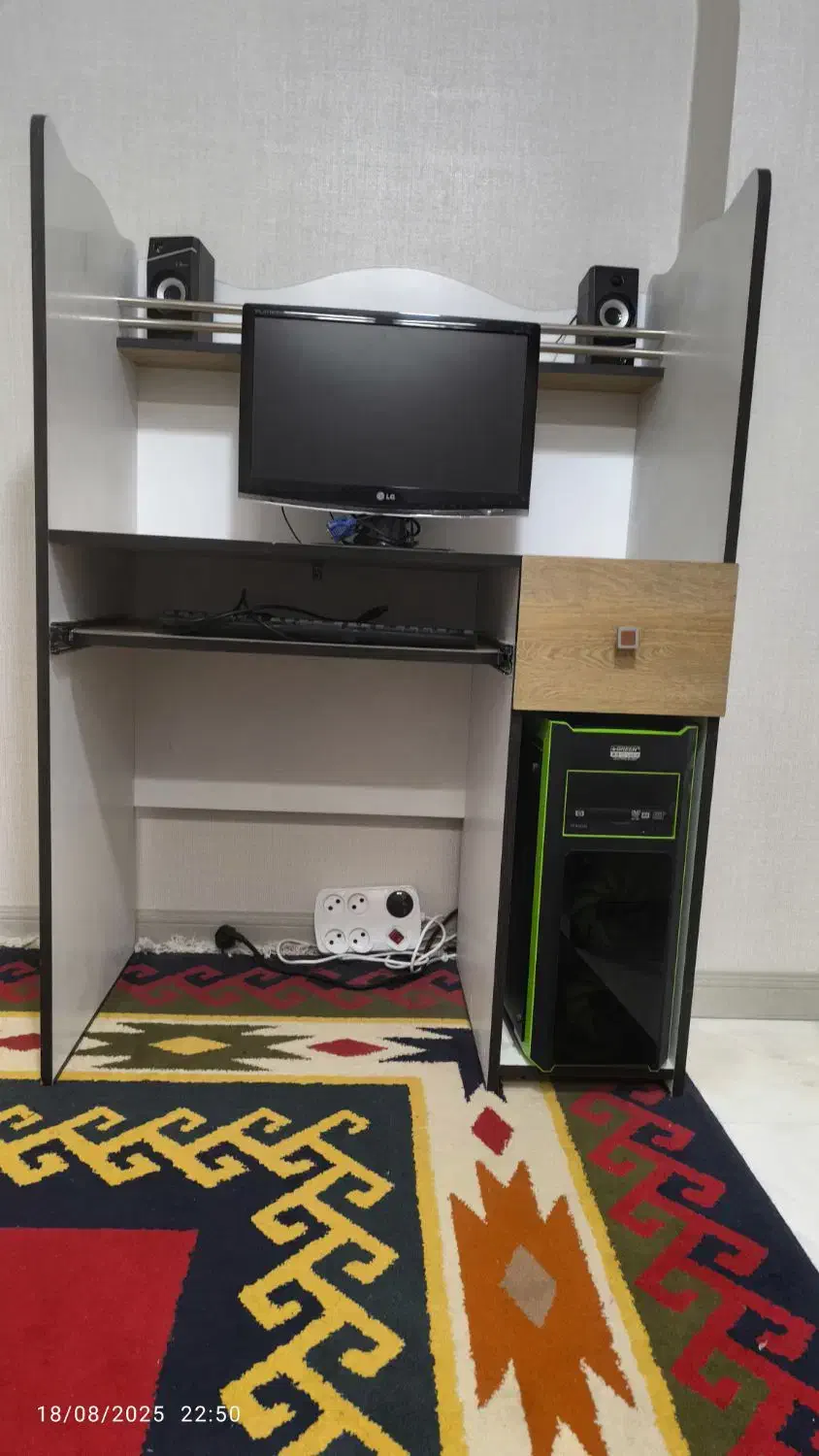 میز کامپیوتر ( میز تحریر)|میز تحریر و کامپیوتر|اصفهان, شهرک ولیعصر|دیوار