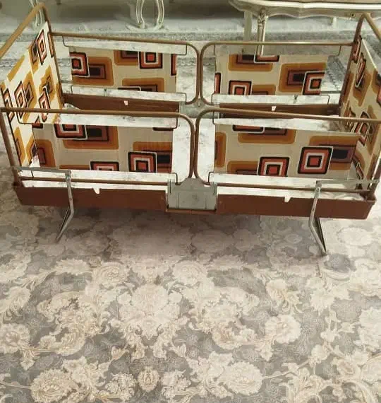 تخت  نوزاد کنار مادر- تاشو و قابل حمل بصورت چمدان|تخت و سرویس خواب|شیراز, رحمت‌آباد|دیوار