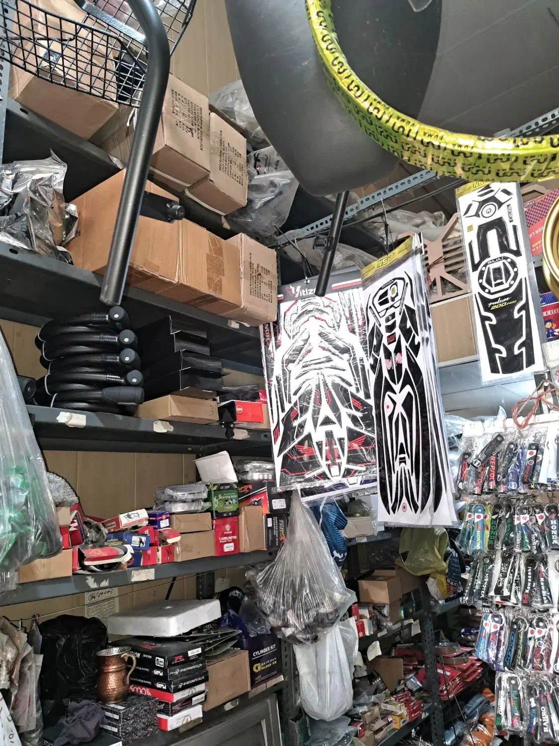 لوازم انواع موتور سیکلت کلیک.هندا.پالس.اپاچی|قطعات یدکی و لوازم جانبی|تهران, گمرک|دیوار