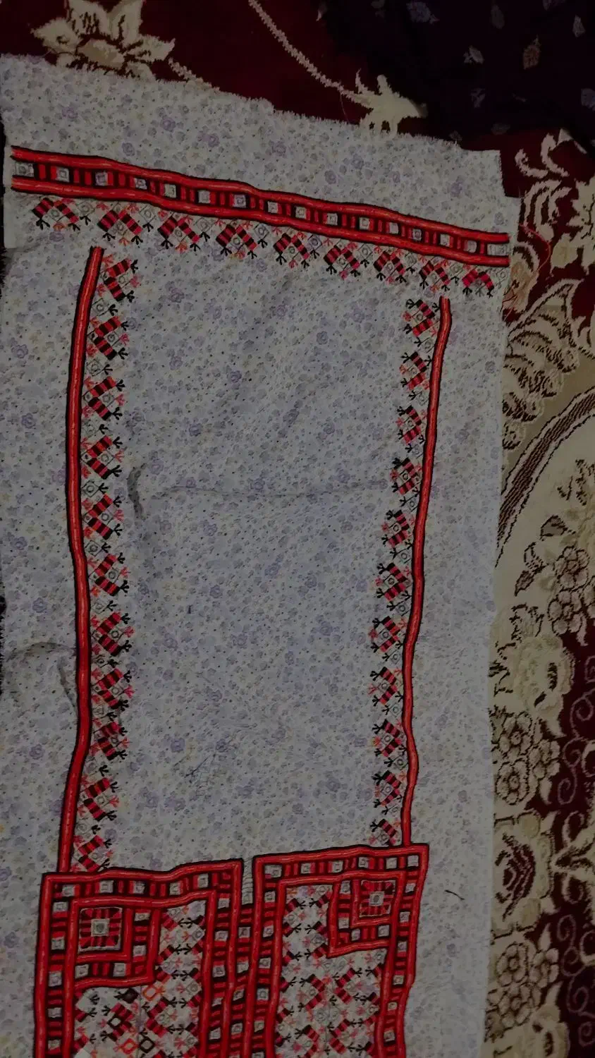 لباس تپه آیی|لباس|سراوان, |دیوار