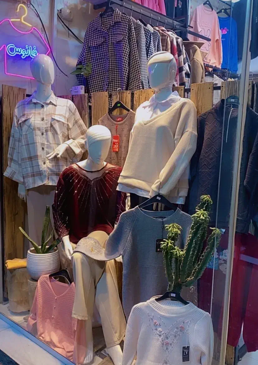 به یک فروشنده خانم نیمه وقت نیازمندیم|استخدام بازاریابی و فروش|تهران, ایران|دیوار