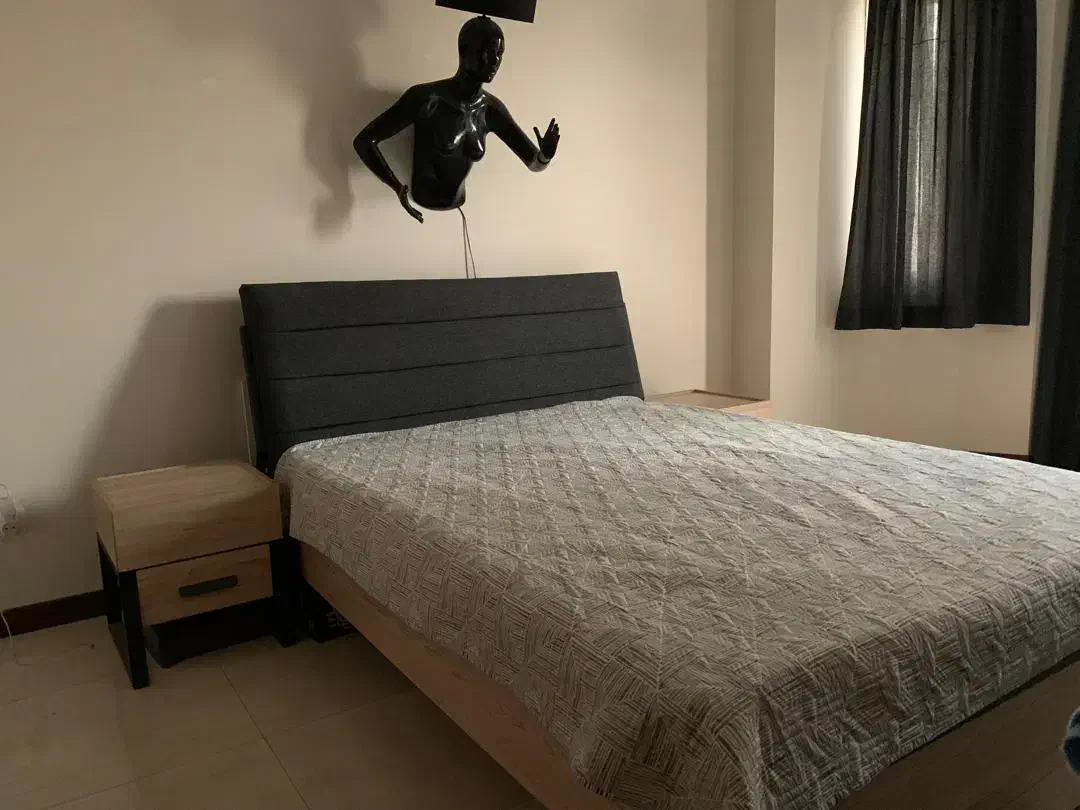 تختخواب دو نفره آپادانا،میز آرایش، دو عدد پاتختی|تخت و سرویس خواب|کرج, عظیمیه|دیوار