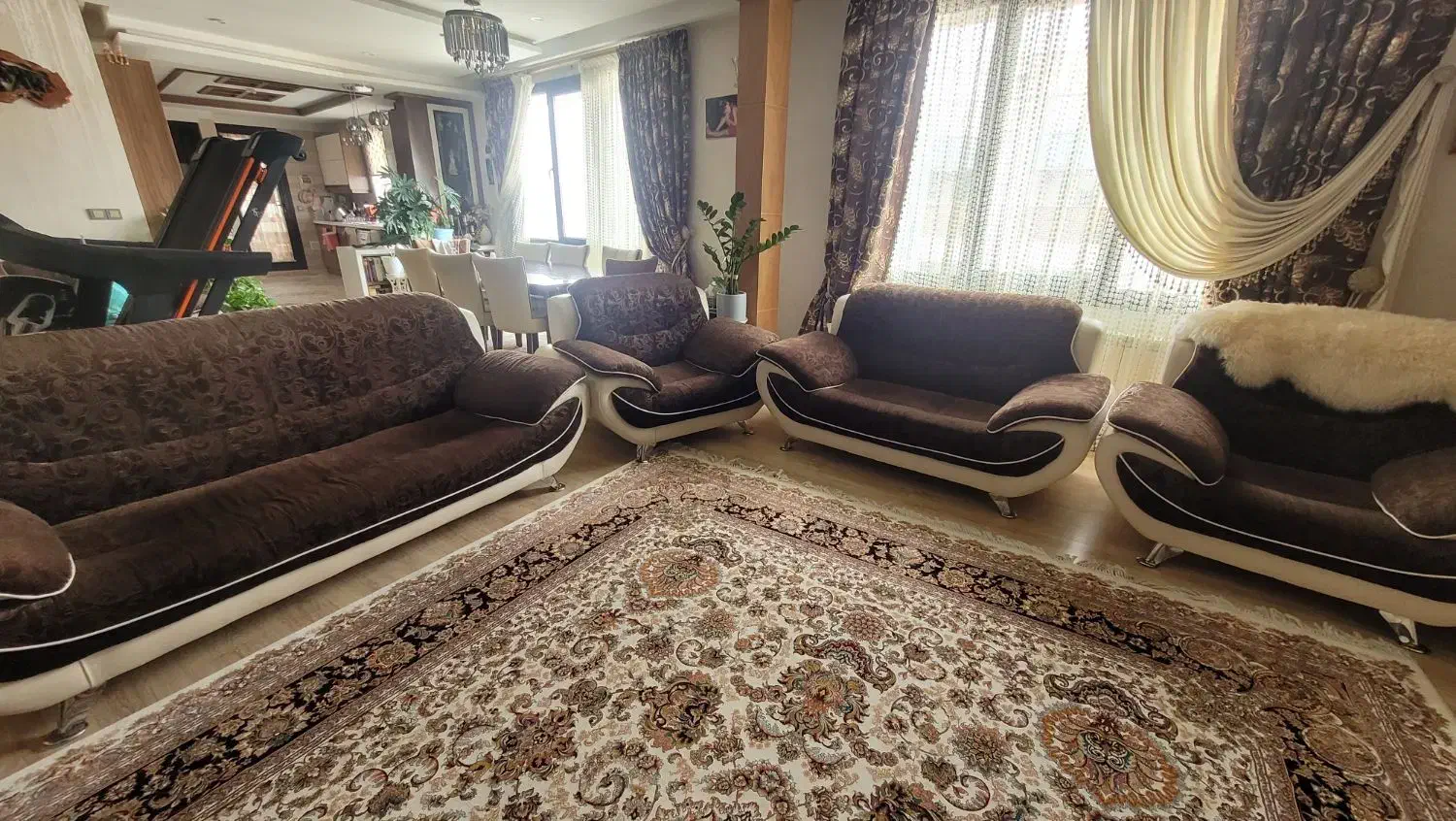 مبل ۹ نفره چرم و پارچه به همراه شزلون|مبلمان خانگی و میز عسلی|همدان, |دیوار